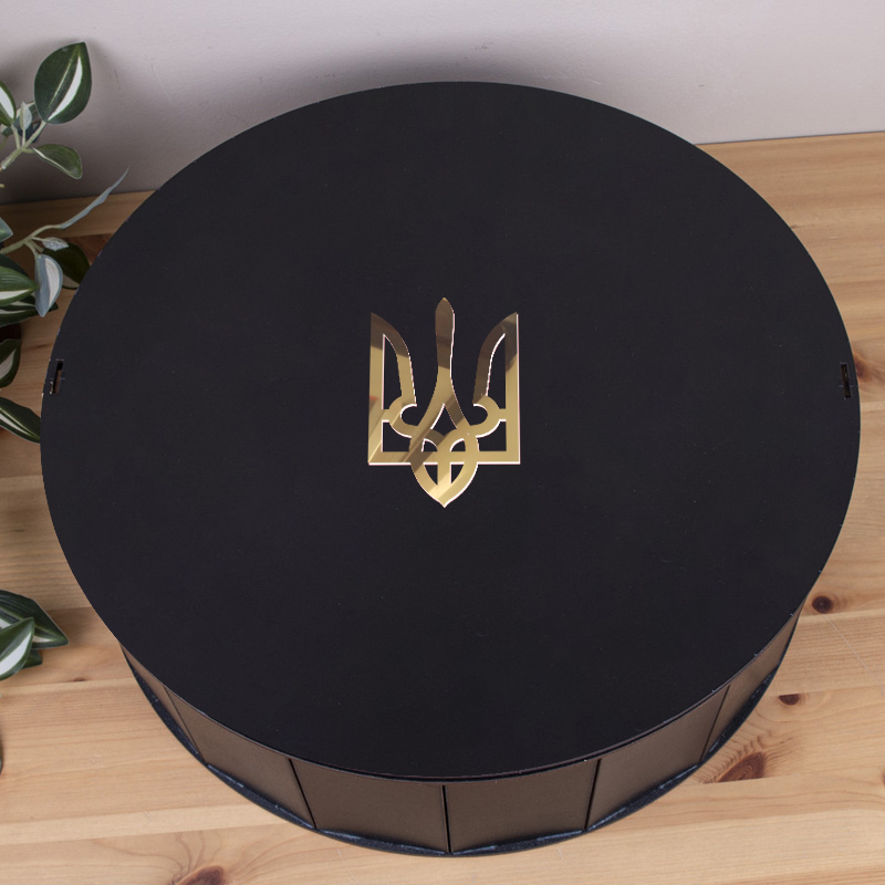 Коробка круглая 40 см черная "тризуб" с золотом